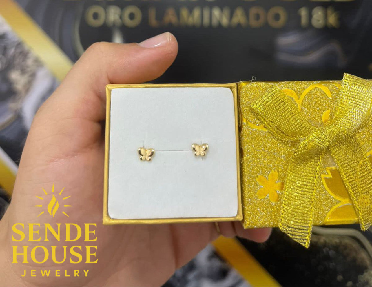 Aretes Mini Mariposa en Oro Laminado 18K